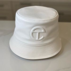Telfar Bucket Hat - White (New - never worn)
Comes with dust bag